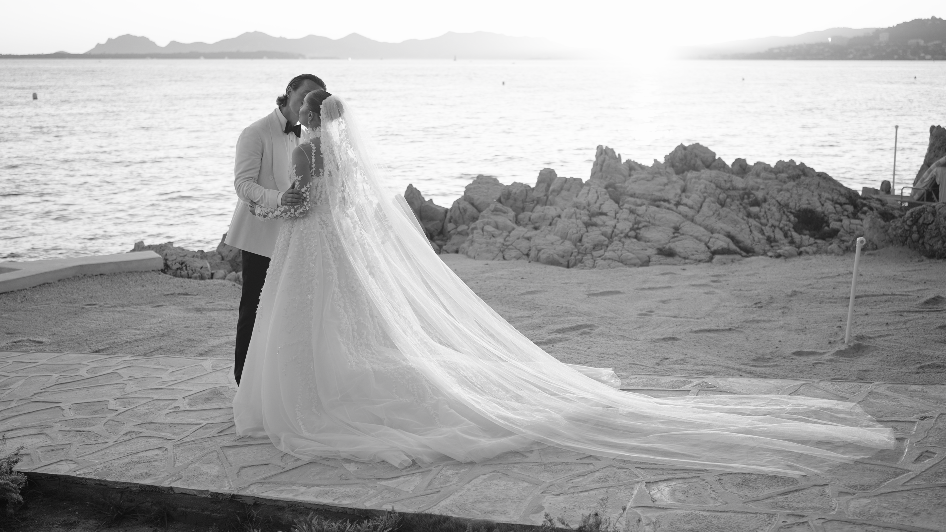 couple portrait at hotel du cap eden roc